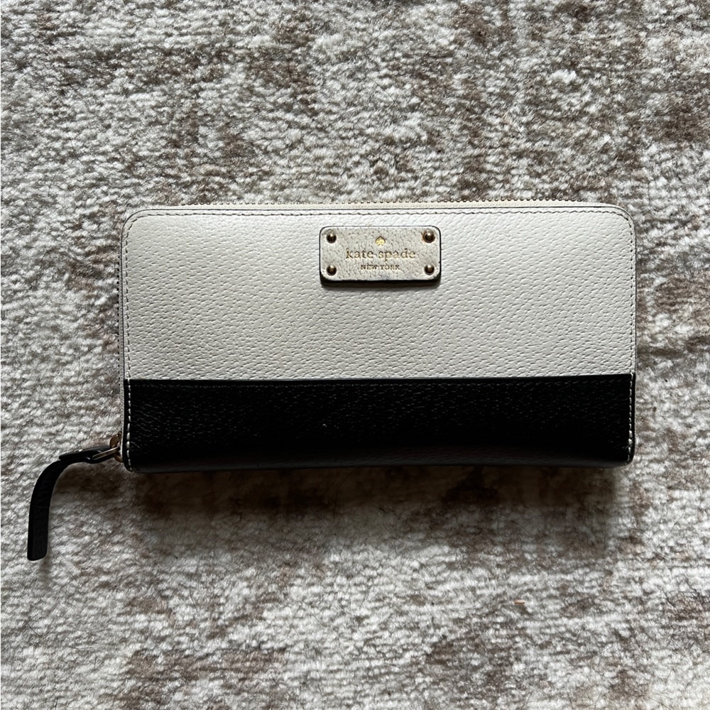 Kate Spade Black and White Zip Up Wallet